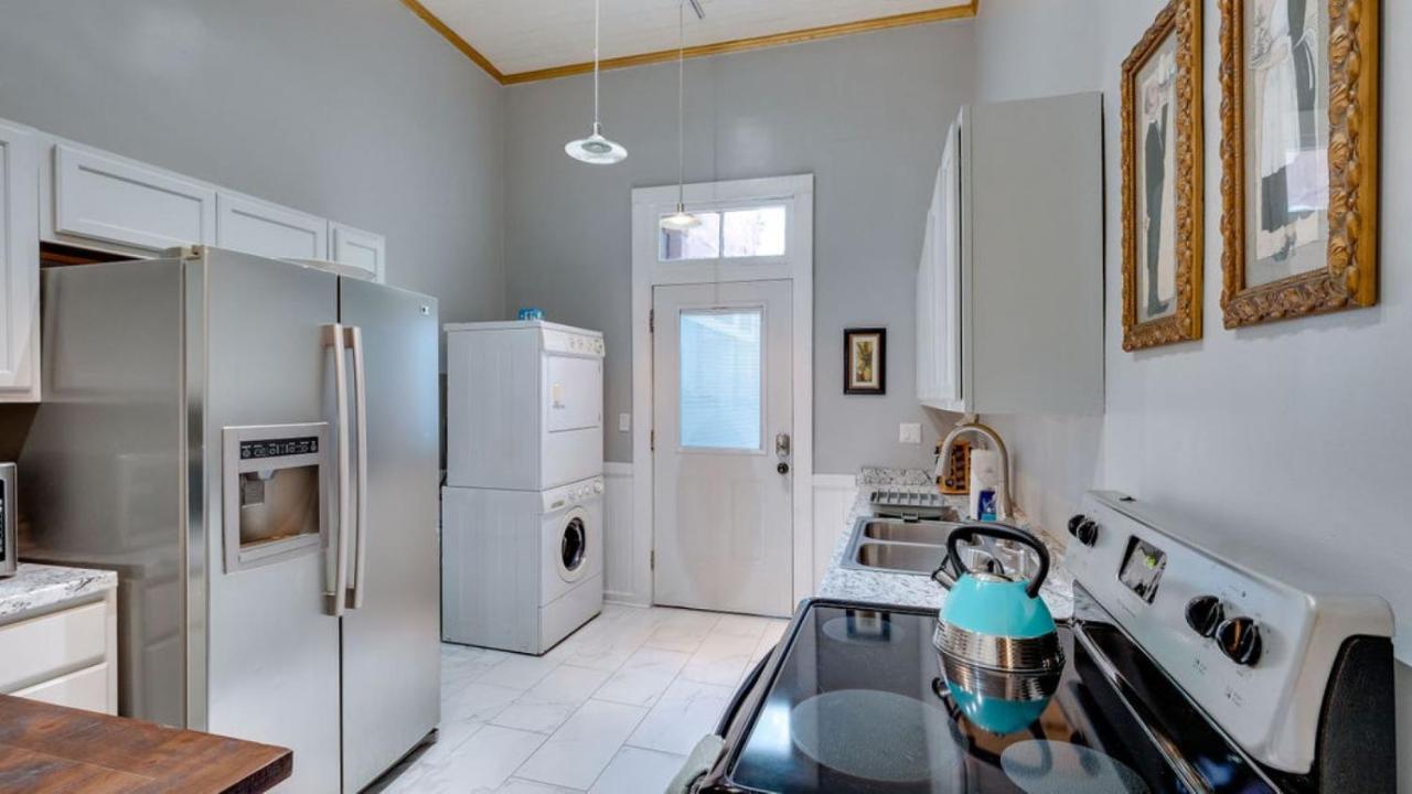 Elegant 2 Bed Directly On Forsyth Park Apartment Savannah Bagian luar foto